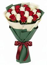 Букет Микс из красных и белых роз в Чернышевский