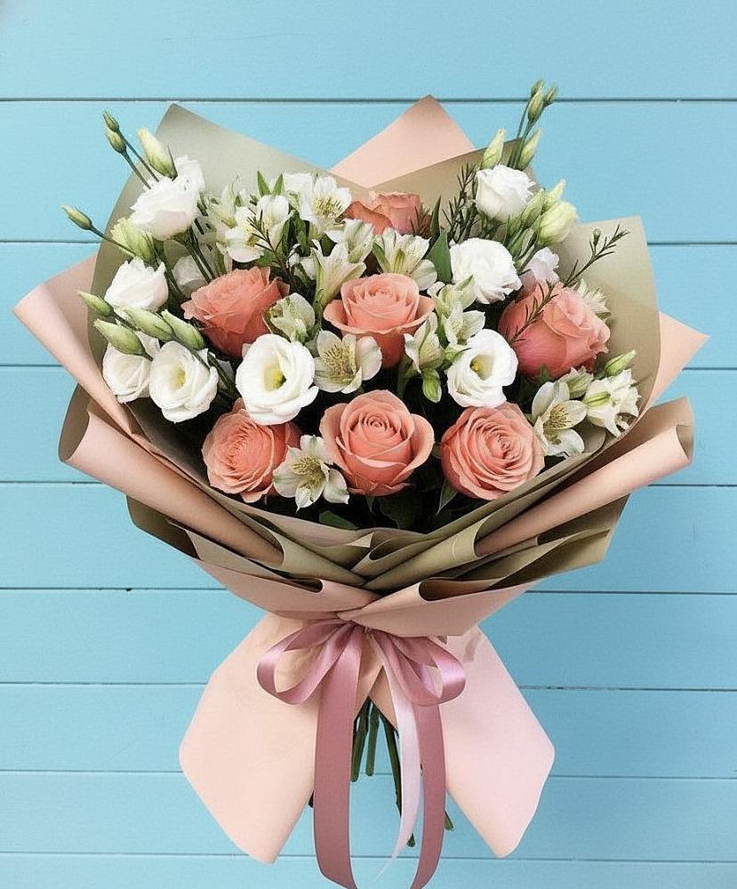 Букет цветов из: Розы, Альстромерии и Лизиантусы в Чернышевский