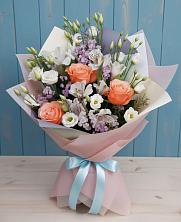 Букет цветов из:  Лизиантусы, Розы, Альстромерии и Гипсофила в Чернышевский