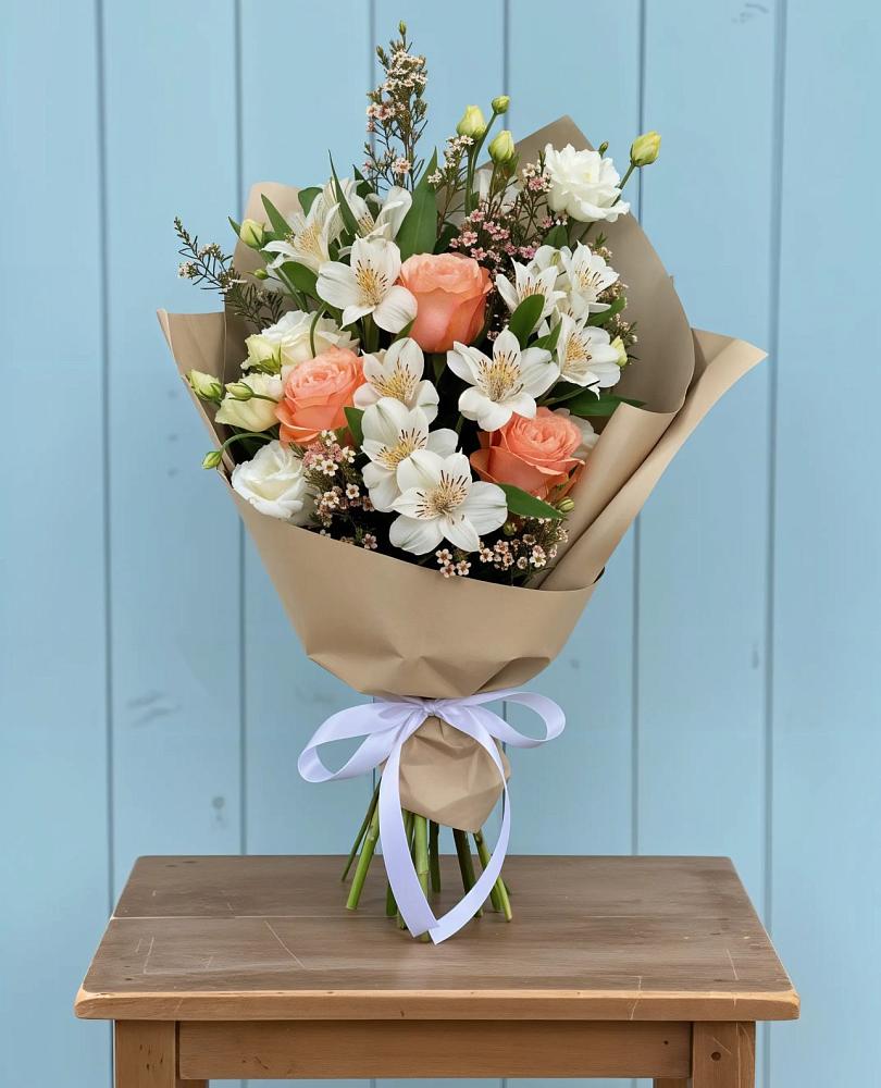 Букет цветов из: Альстромерии, Лизиантусы, Розы и Хризантемы в Чернышевский