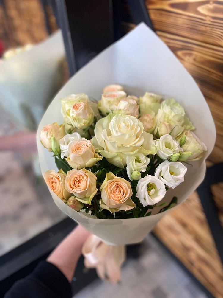 Букет цветов из: Розы и Лизиантусы в Чернышевский